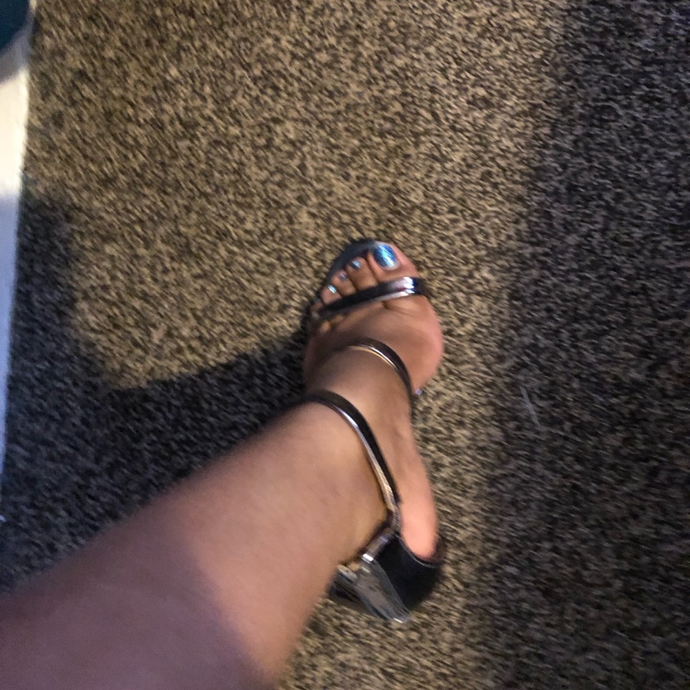 Sandals - Picture 2 of 4